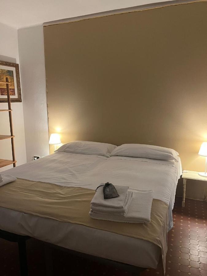 Casa Violetta Bed & Breakfast マリーナ・ディ・マッサ エクステリア 写真
