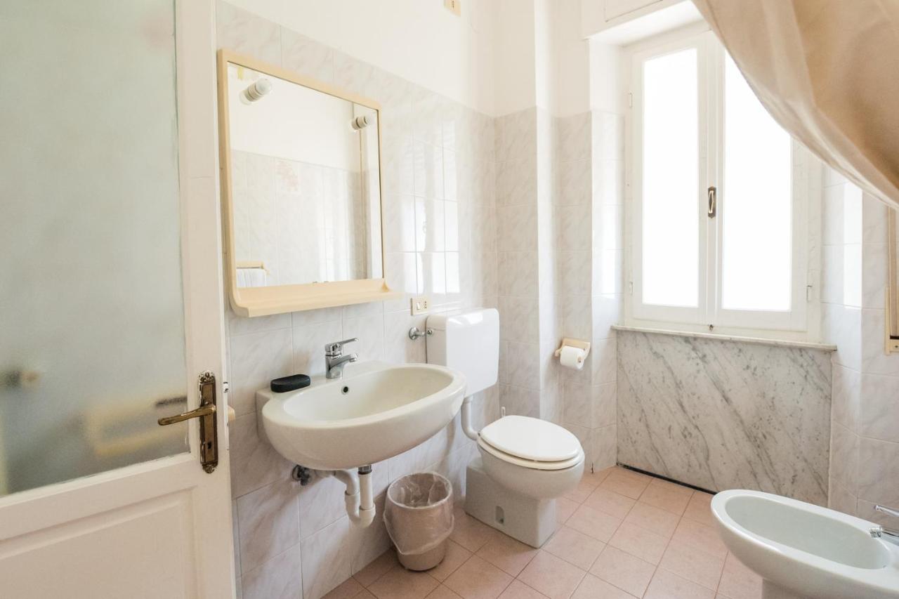 Casa Violetta Bed & Breakfast マリーナ・ディ・マッサ エクステリア 写真