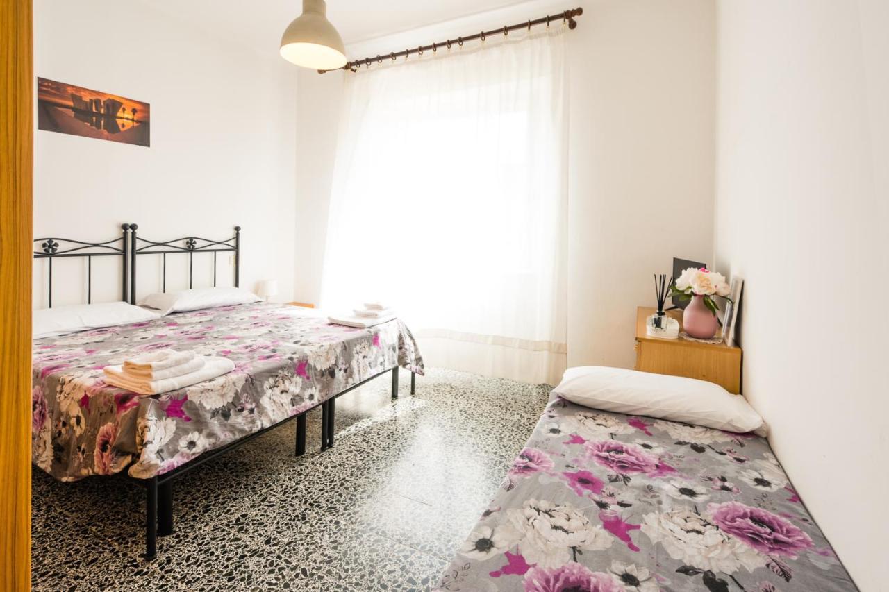 Casa Violetta Bed & Breakfast マリーナ・ディ・マッサ エクステリア 写真