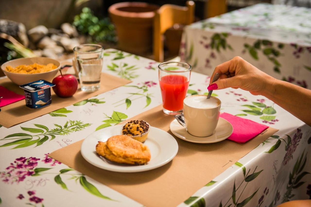 Casa Violetta Bed & Breakfast マリーナ・ディ・マッサ エクステリア 写真