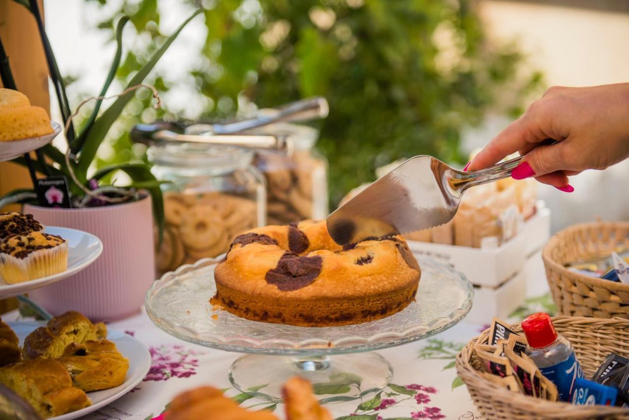 Casa Violetta Bed & Breakfast マリーナ・ディ・マッサ エクステリア 写真