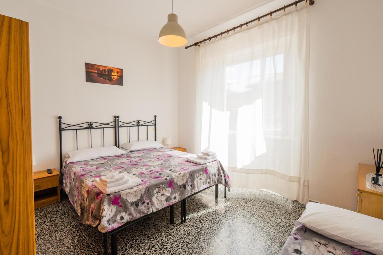 Casa Violetta Bed & Breakfast マリーナ・ディ・マッサ エクステリア 写真