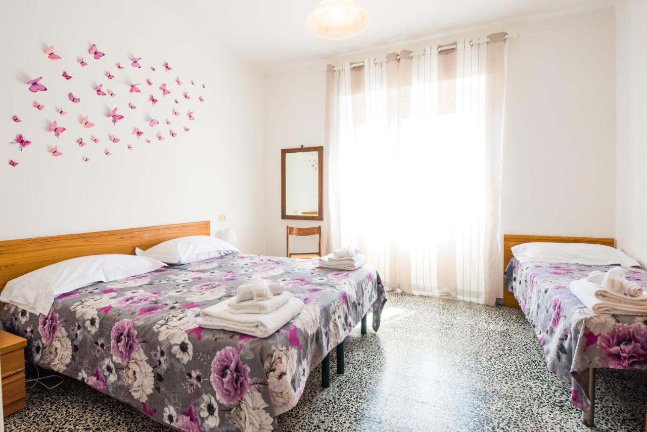 Casa Violetta Bed & Breakfast マリーナ・ディ・マッサ エクステリア 写真