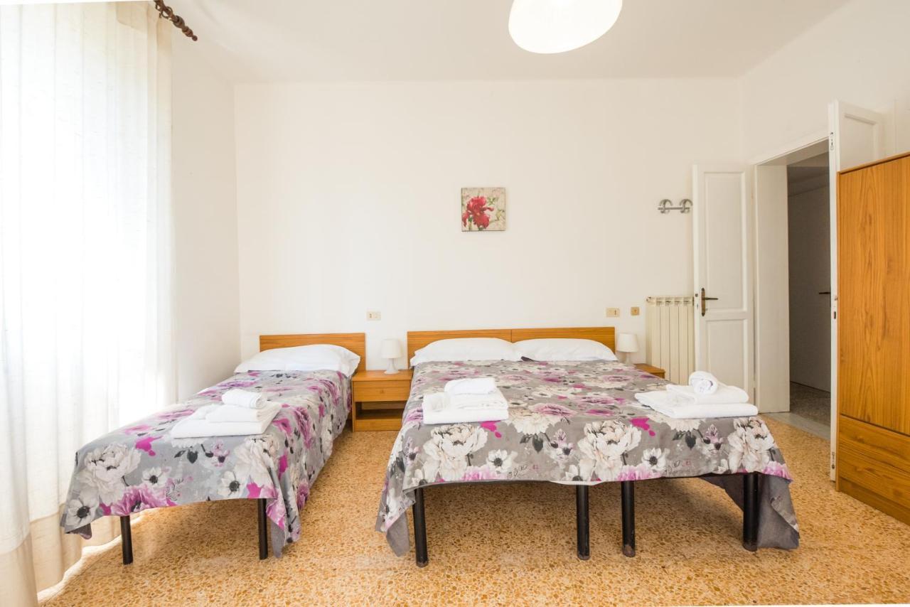Casa Violetta Bed & Breakfast マリーナ・ディ・マッサ エクステリア 写真