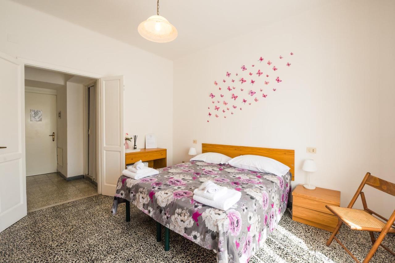 Casa Violetta Bed & Breakfast マリーナ・ディ・マッサ エクステリア 写真