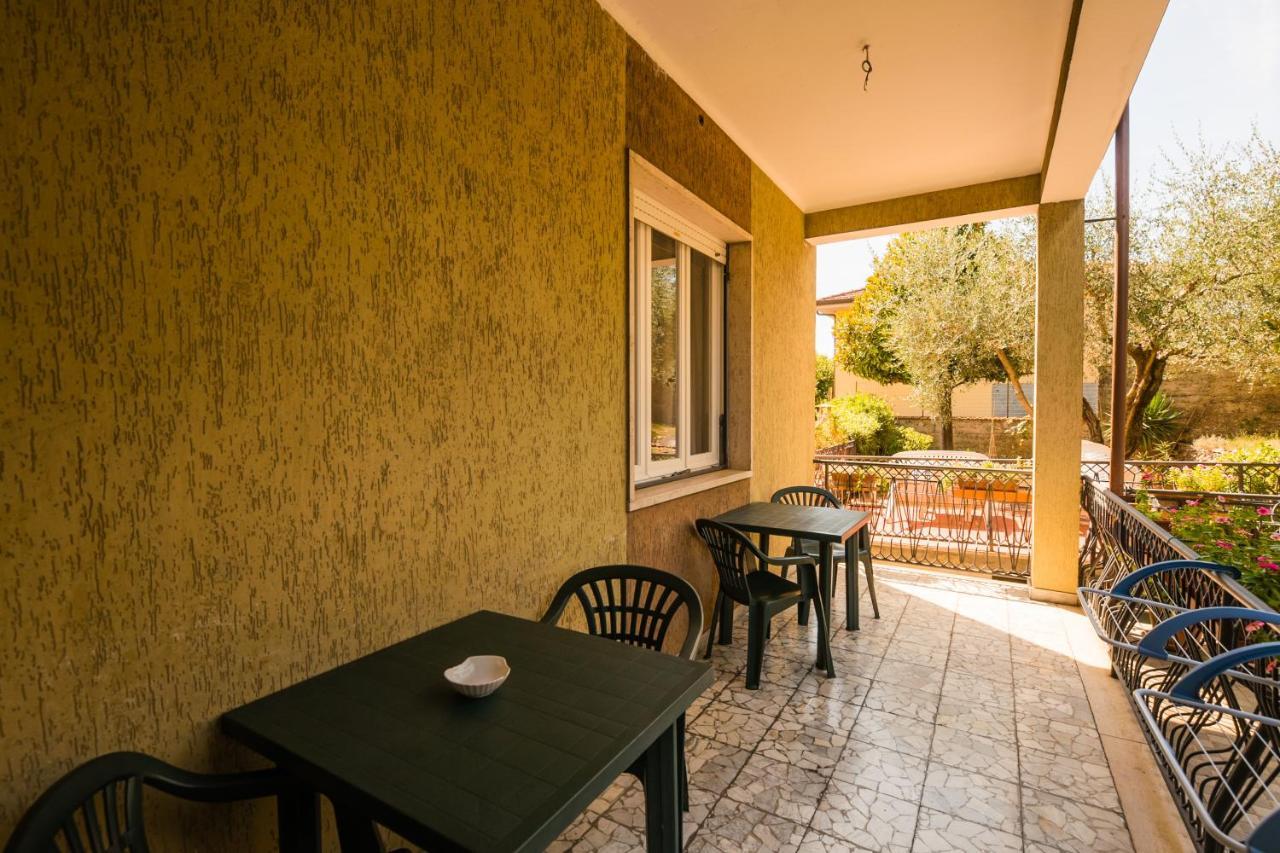 Casa Violetta Bed & Breakfast マリーナ・ディ・マッサ エクステリア 写真