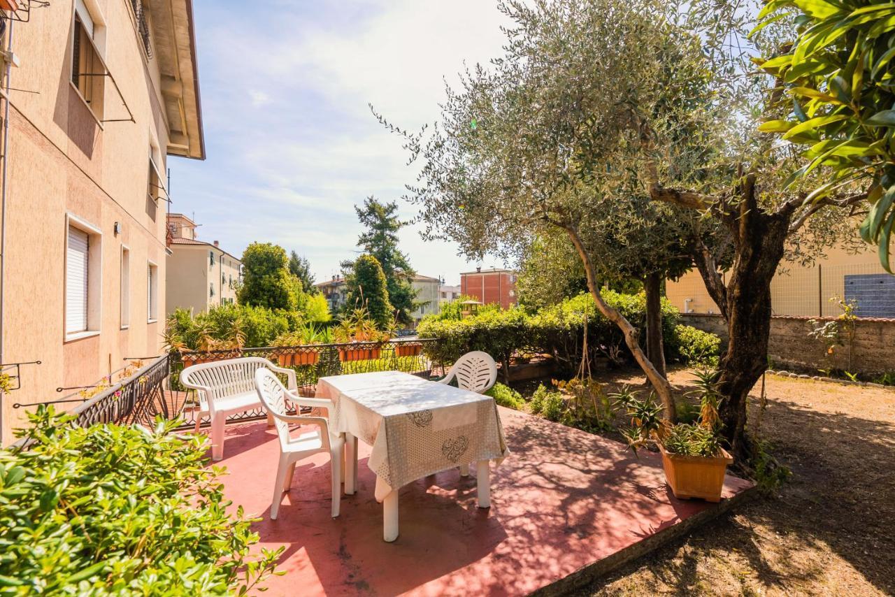 Casa Violetta Bed & Breakfast マリーナ・ディ・マッサ エクステリア 写真