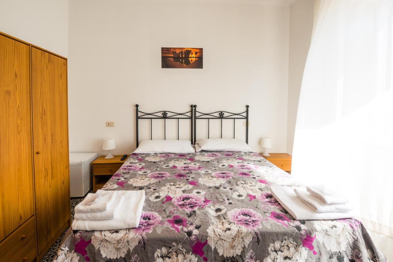 Casa Violetta Bed & Breakfast マリーナ・ディ・マッサ エクステリア 写真