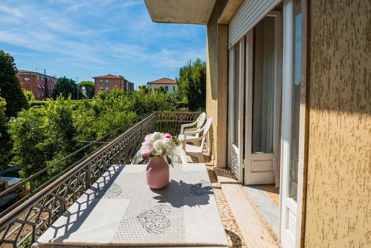 Casa Violetta Bed & Breakfast マリーナ・ディ・マッサ エクステリア 写真