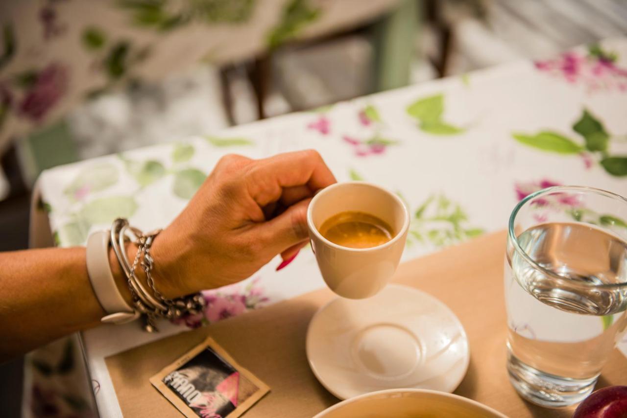 Casa Violetta Bed & Breakfast マリーナ・ディ・マッサ エクステリア 写真
