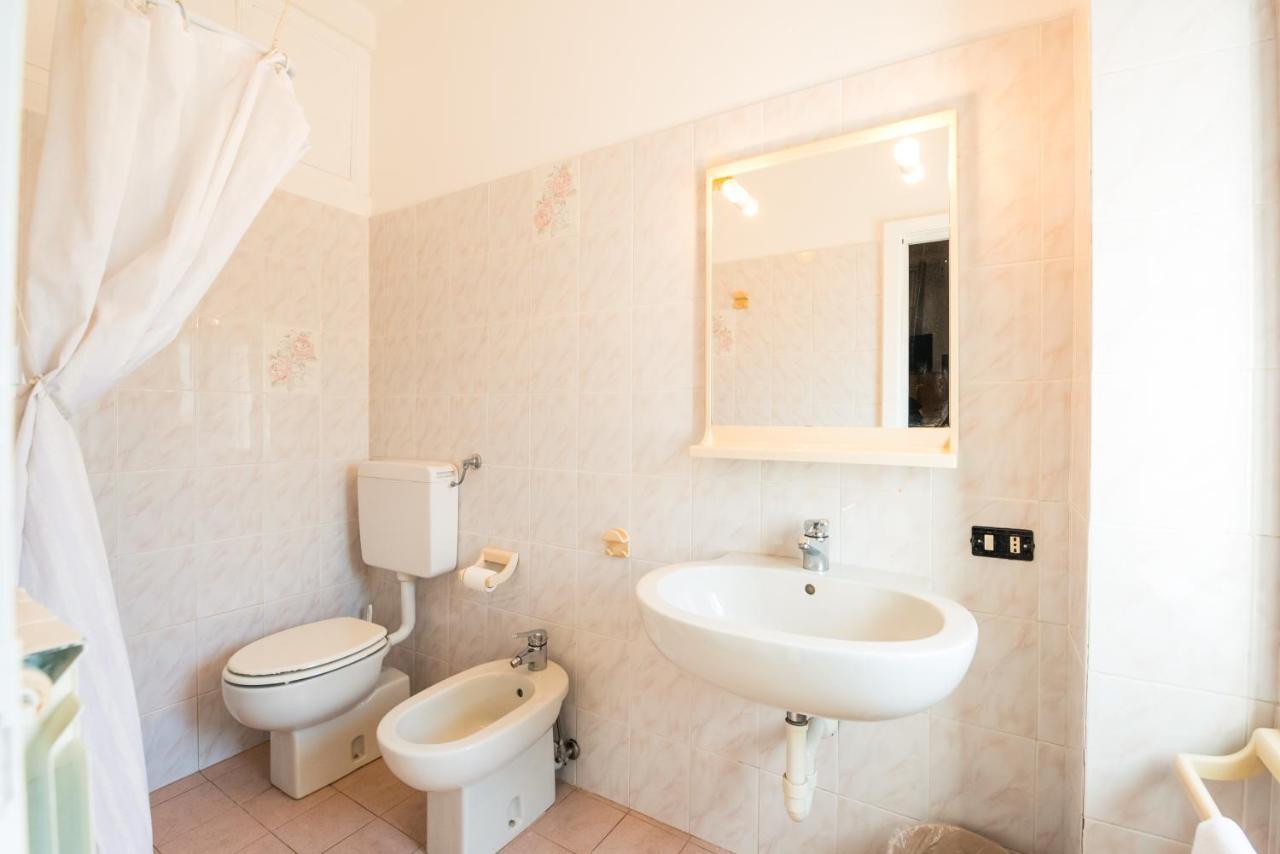 Casa Violetta Bed & Breakfast マリーナ・ディ・マッサ エクステリア 写真