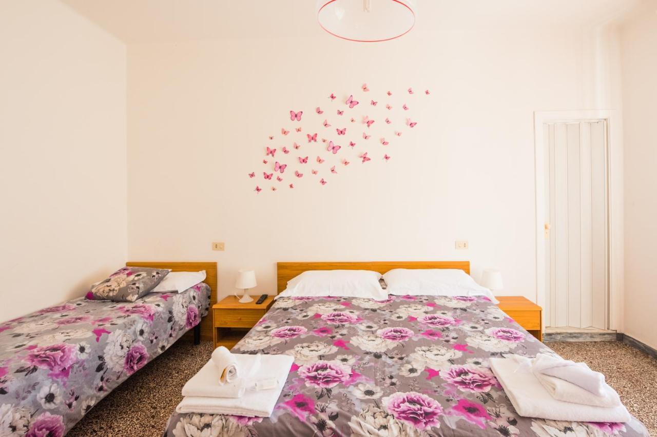 Casa Violetta Bed & Breakfast マリーナ・ディ・マッサ エクステリア 写真