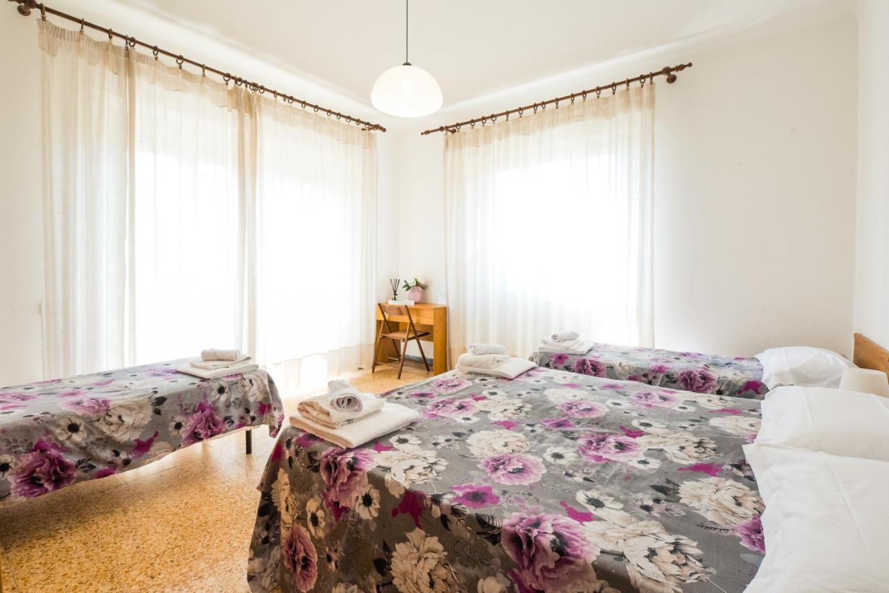 Casa Violetta Bed & Breakfast マリーナ・ディ・マッサ エクステリア 写真