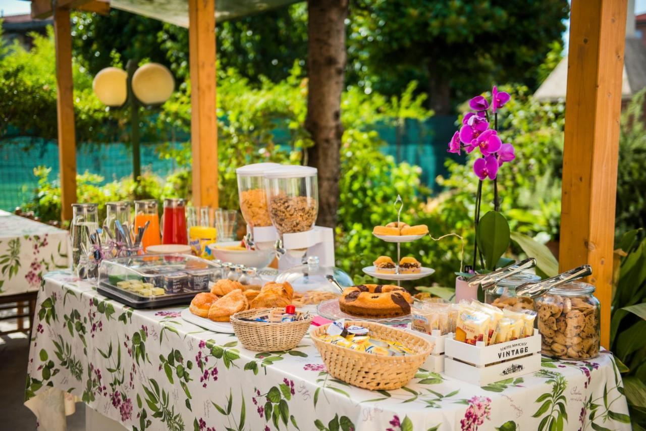 Casa Violetta Bed & Breakfast マリーナ・ディ・マッサ エクステリア 写真