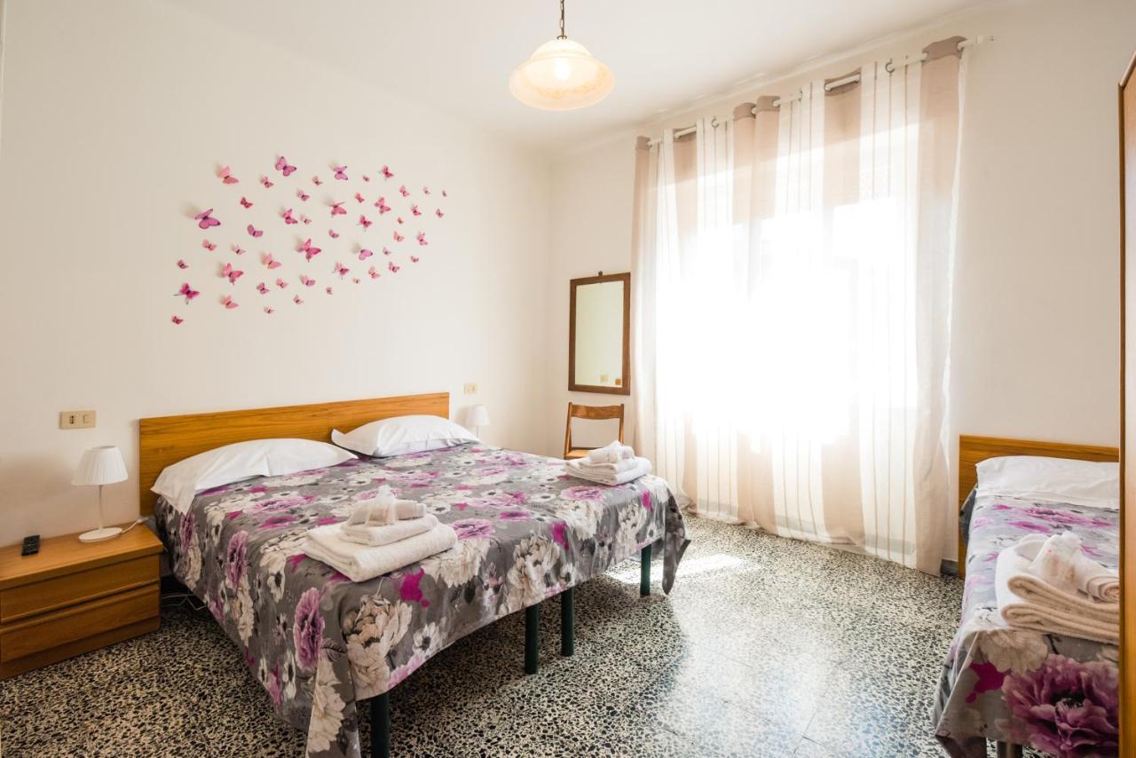 Casa Violetta Bed & Breakfast マリーナ・ディ・マッサ エクステリア 写真