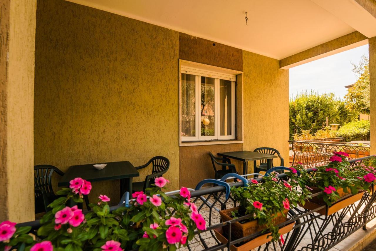 Casa Violetta Bed & Breakfast マリーナ・ディ・マッサ エクステリア 写真