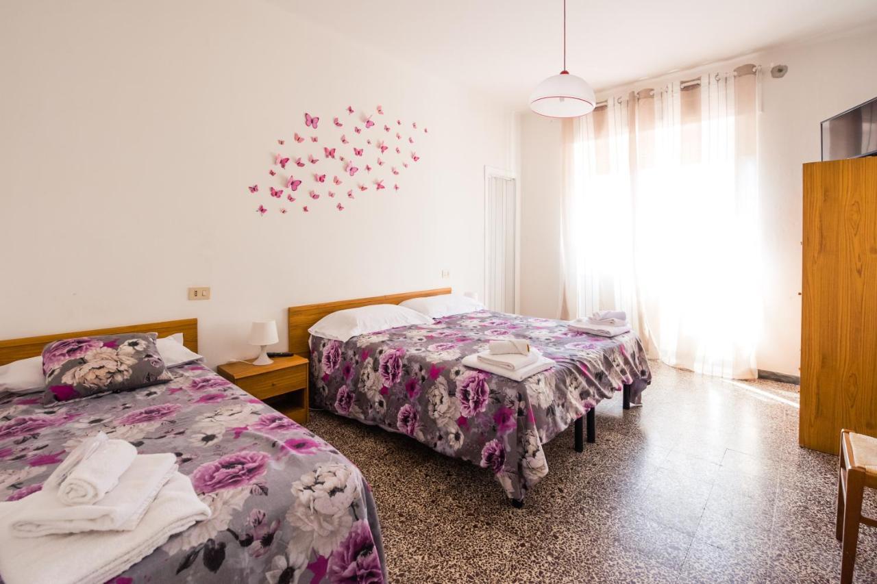Casa Violetta Bed & Breakfast マリーナ・ディ・マッサ エクステリア 写真
