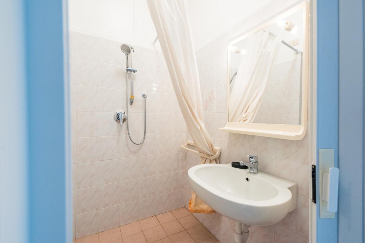Casa Violetta Bed & Breakfast マリーナ・ディ・マッサ エクステリア 写真