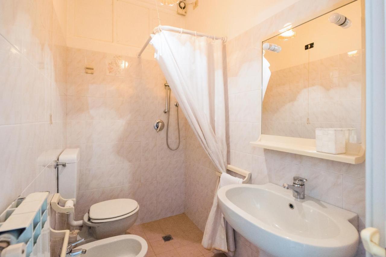 Casa Violetta Bed & Breakfast マリーナ・ディ・マッサ エクステリア 写真
